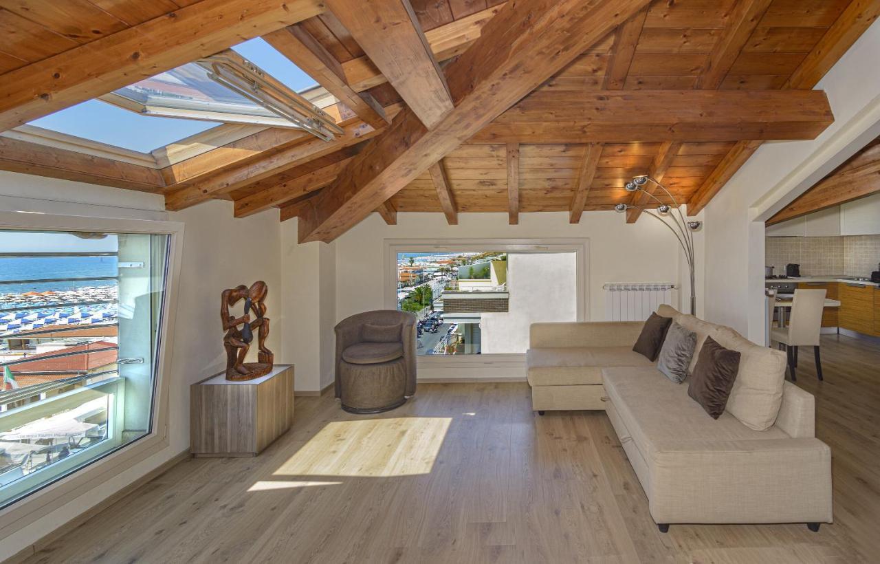 Attico Panoramico Fronte Mare Villa Lido di Camaiore Luaran gambar